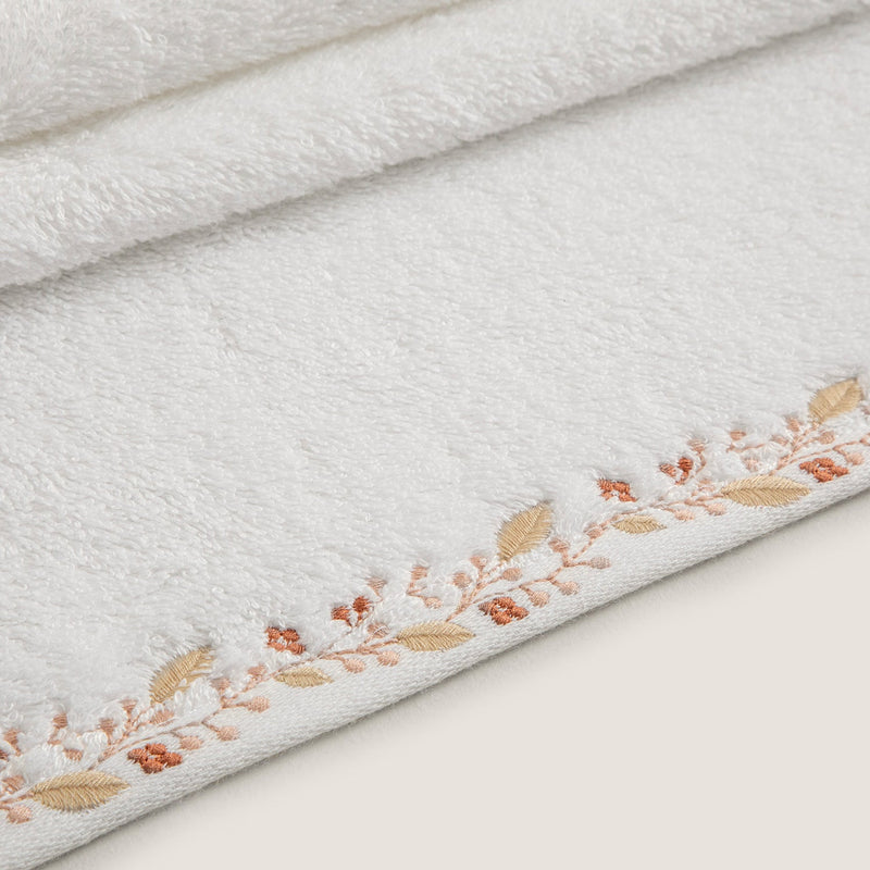 Chakra Bloom Hand Towel 30X50 Cm White