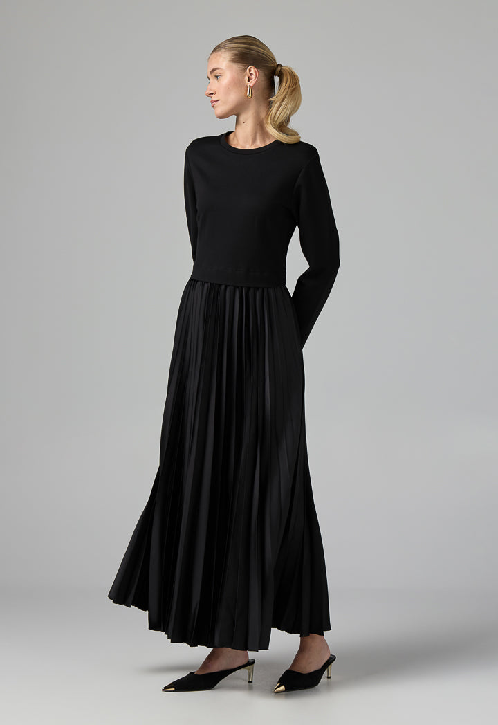 Choice Solid Pleated Maxi Dress Black