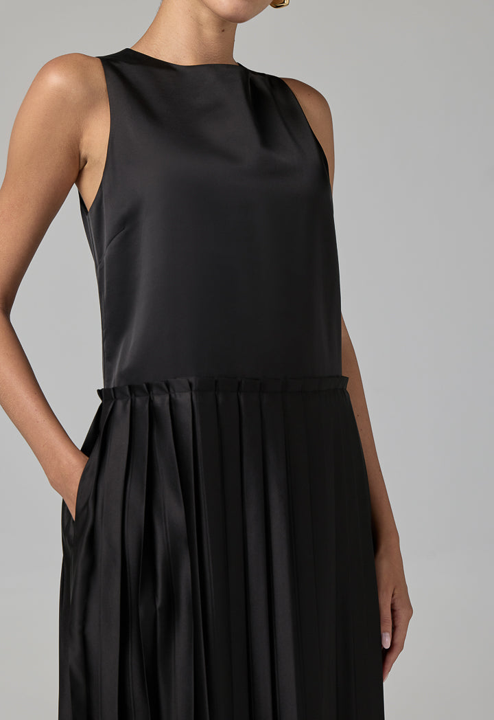 Choice Sleeveless Pleated Dress Black