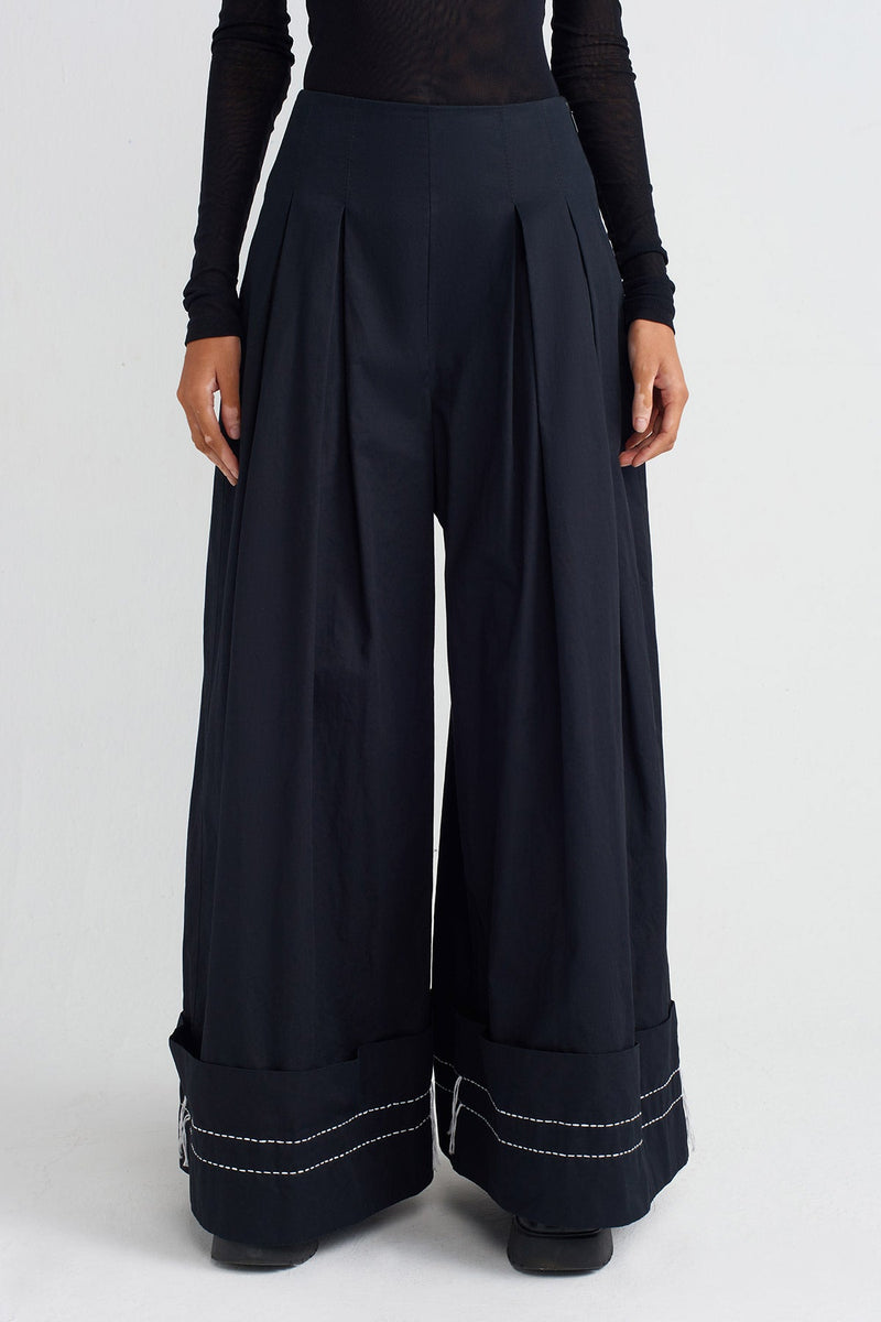 Nu Stitched Detail Wide-Leg Trousers Black/Offwhite