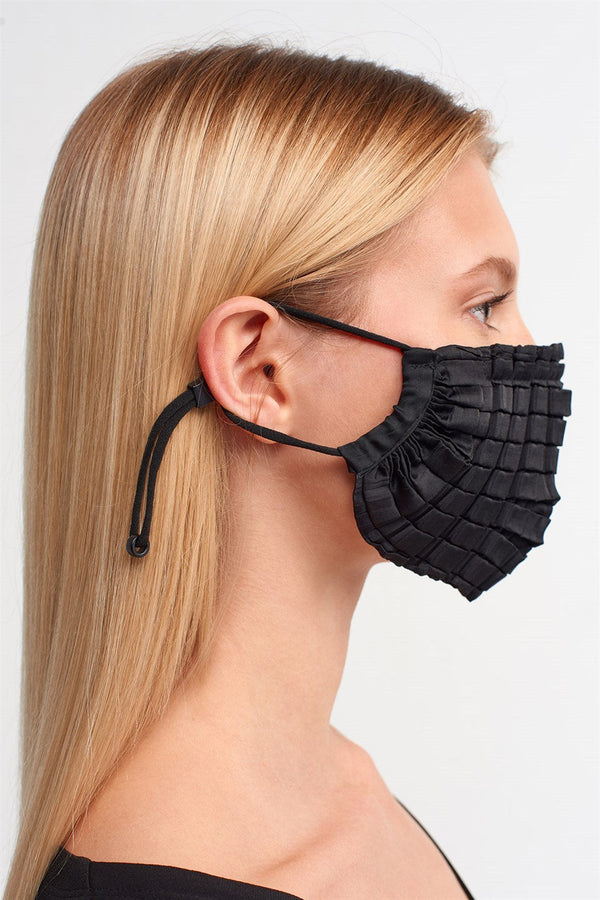 Nu Pleated Face Mask Black