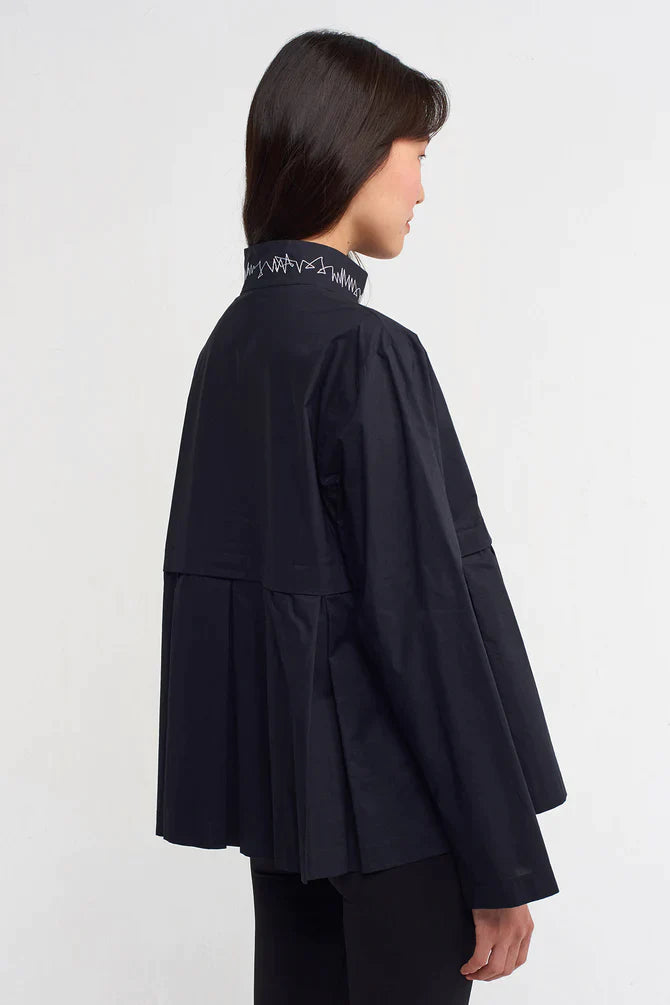 Nu Embroidered Collar Pleated Shirt Black/Offwhite