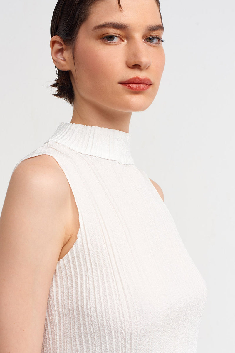 Nu Sleeveless Snap Detailed Pleated Blouse Off White