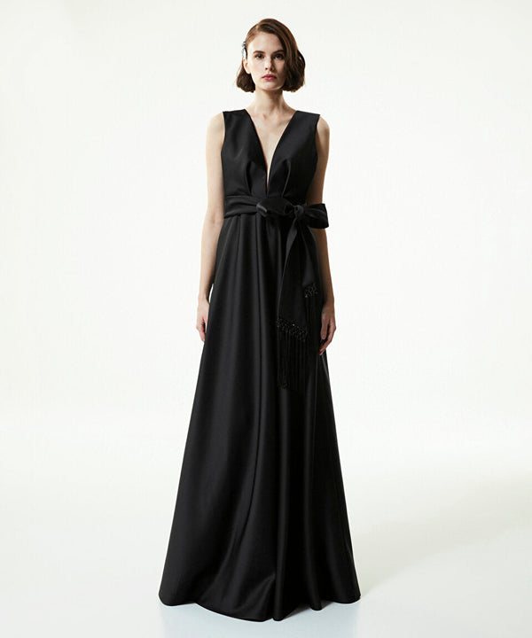 Machka Deep V-Neck Maxi Dress With Belt Black