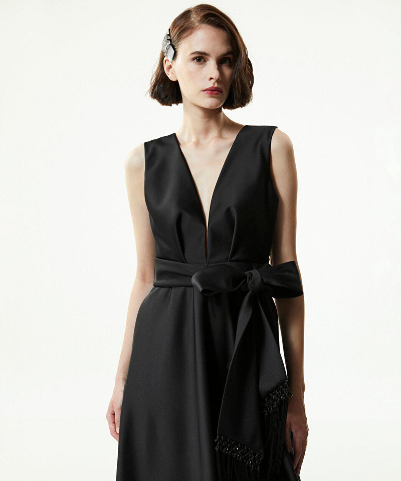 Machka Deep V-Neck Maxi Dress With Belt Black